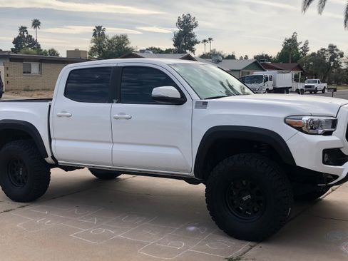 Used 2019 Toyota Tacoma TRD Off-Road AWD/4WD image 1