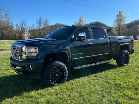 Used 2018 GMC Sierra 2500 Denali w/ Duramax Plus Package image 1
