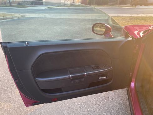 Used 2010 Dodge Challenger SRT8 w/ Furious Fuchsia Group RWD image 16