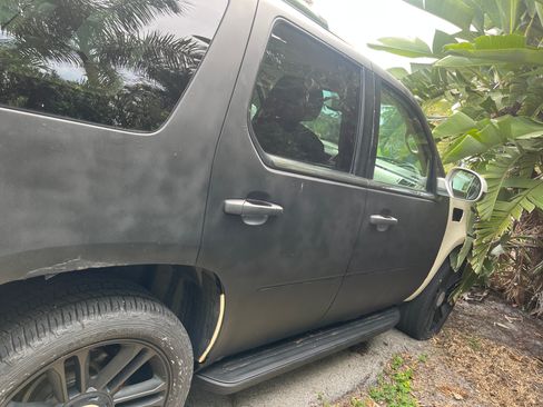 Used 2007 Cadillac Escalade AWD w/ Information Package image 5