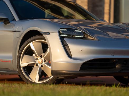 Used 2020 Porsche Taycan 4S image 14