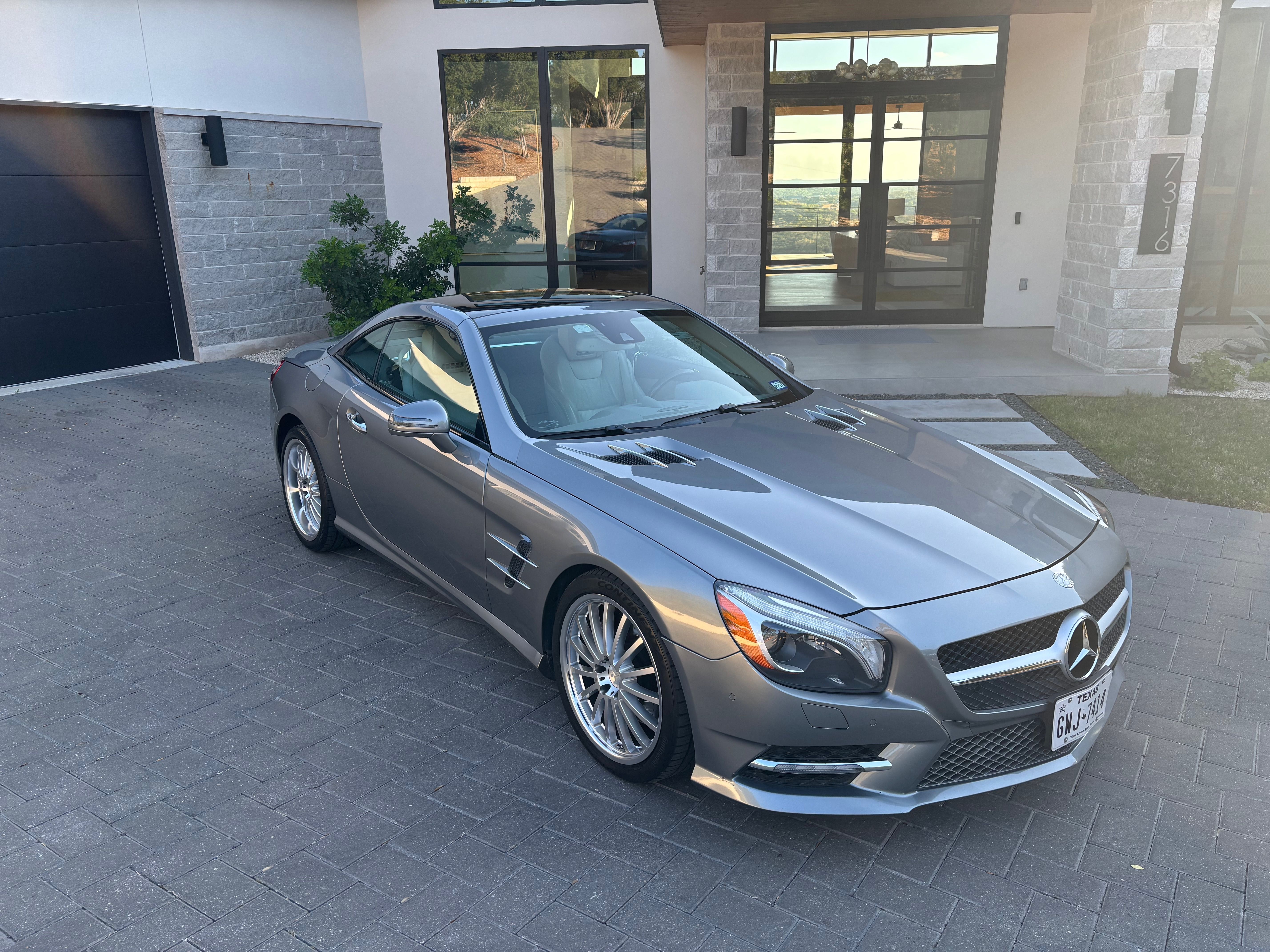 Used 2013 Mercedes-Benz SL 550 image 2