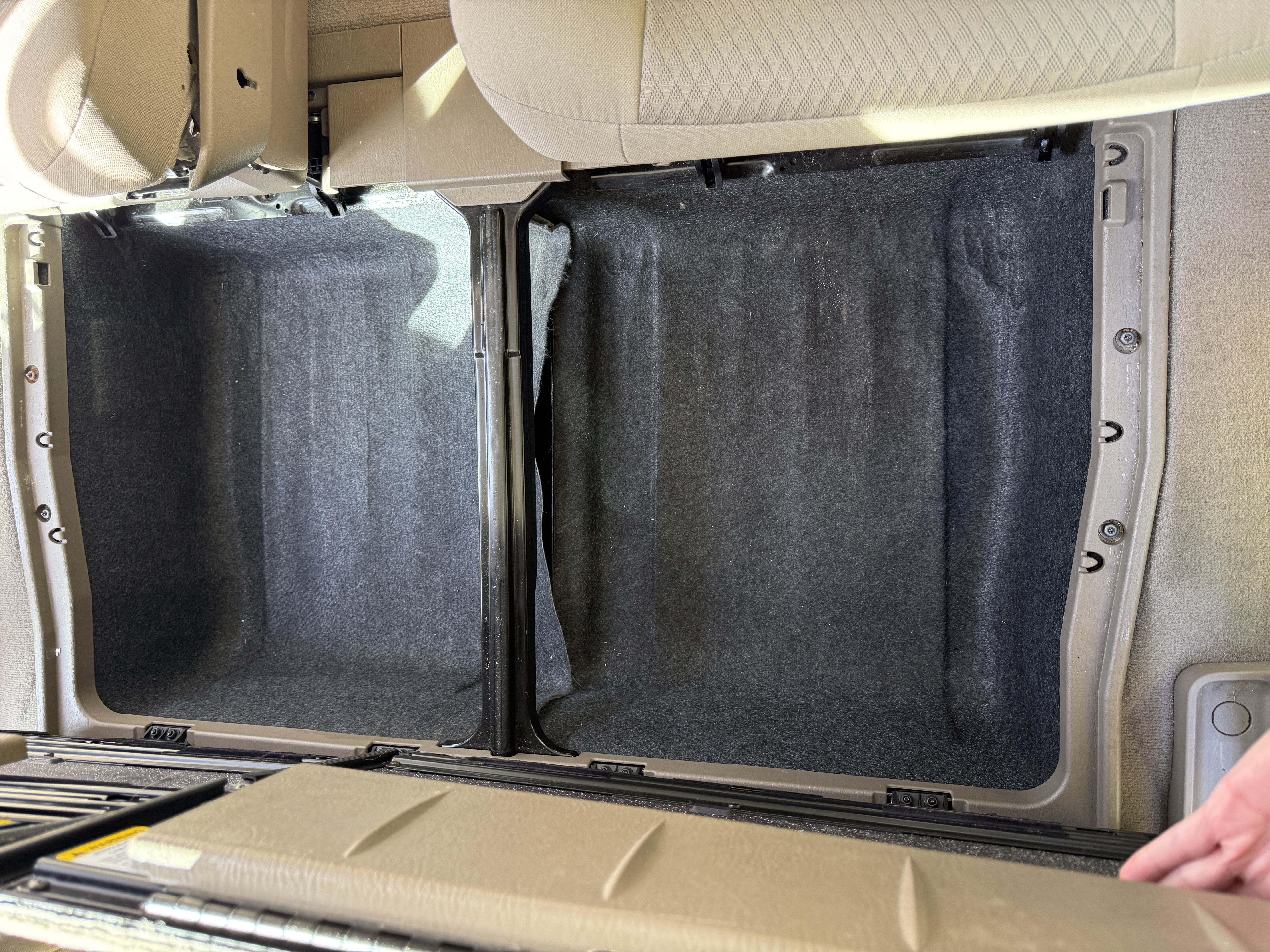 Used 2009 Chrysler Town & Country Touring FWD image 15