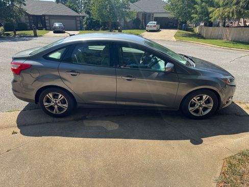 Used 2012 Ford Focus SE image 4