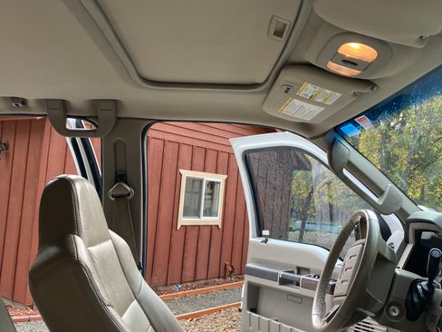 Used 2010 Ford F250 Lariat image 12