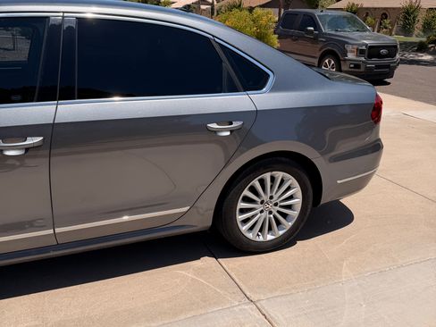 Used 2017 Volkswagen Passat 1.8T SE FWD image 9