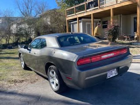 Used 2010 Dodge Challenger SE image 8