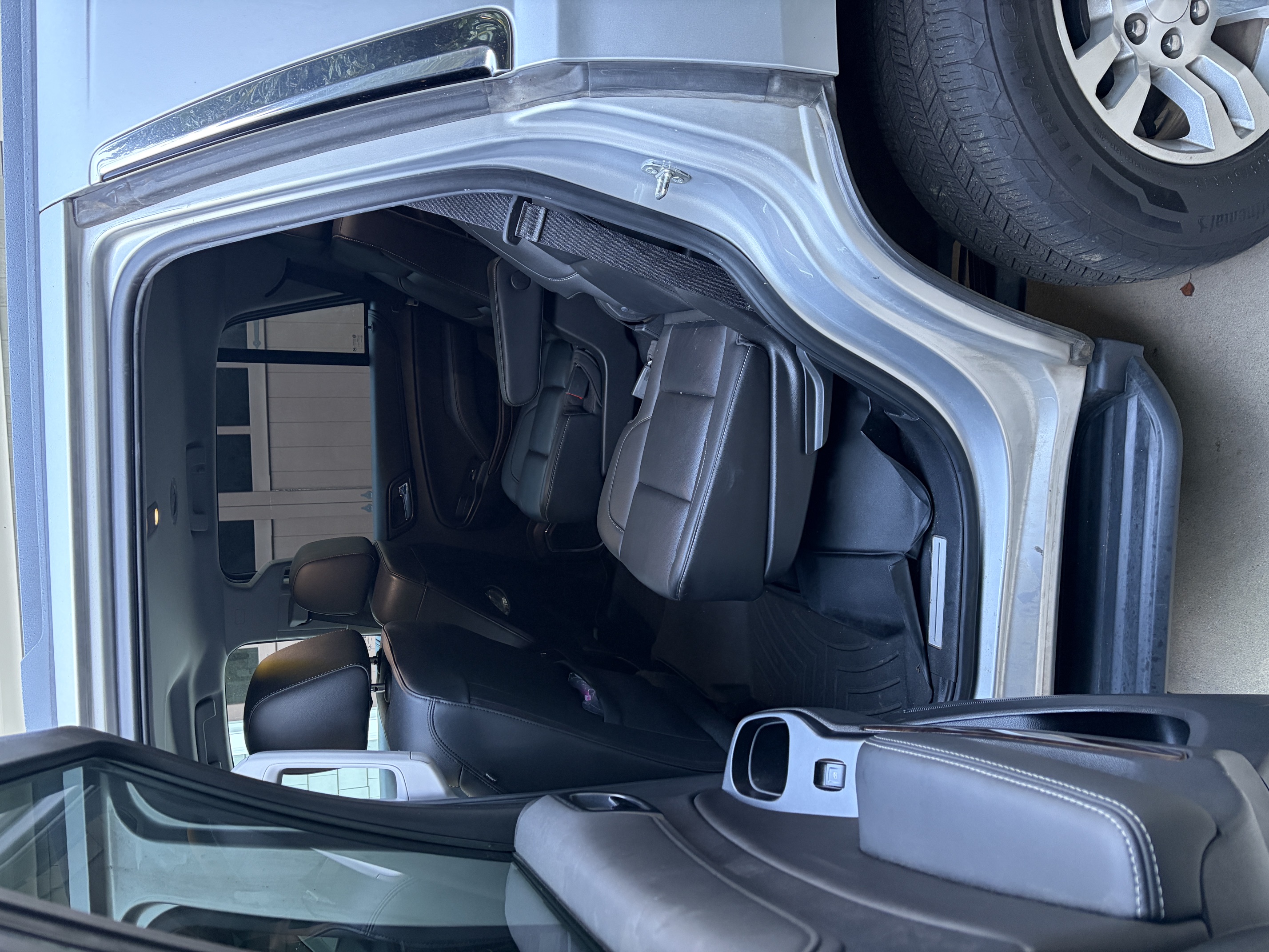 Used 2019 Chevrolet Tahoe LT w/ Luxury Package RWD image 8