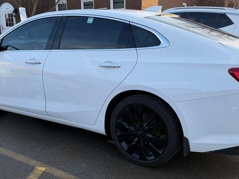 Used 2018 Chevrolet Malibu Premier w/ Premier Sun and Wheel Package image 4