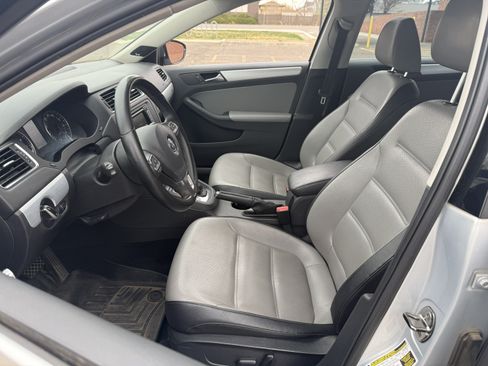 Used 2013 Volkswagen Jetta SEL Premium image 18