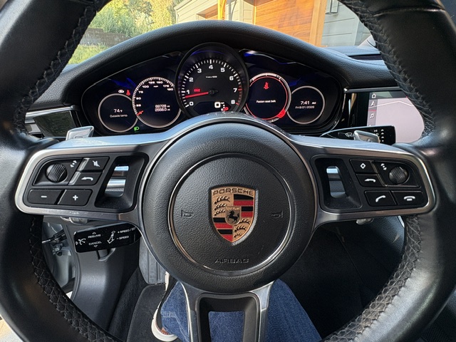 Used 2018 Porsche Panamera image 14