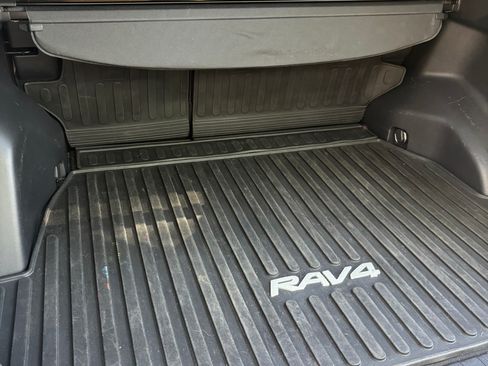 Used 2022 Toyota RAV4 XLE Premium AWD/4WD image 15