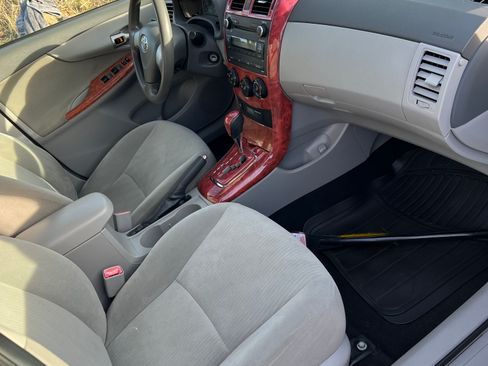 Used 2010 Toyota Corolla LE image 18