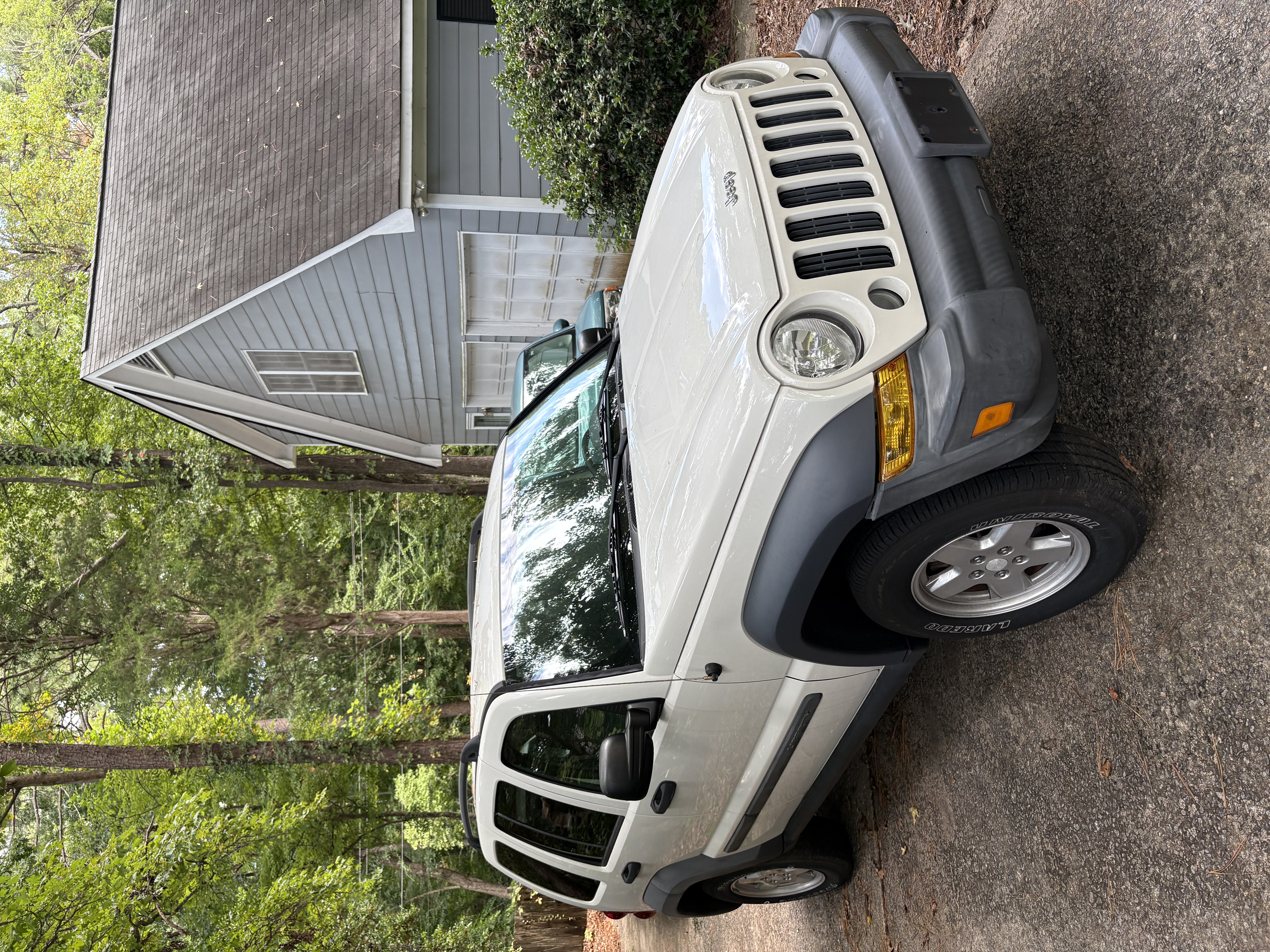 Used 2007 Jeep Liberty Sport AWD/4WD image 4