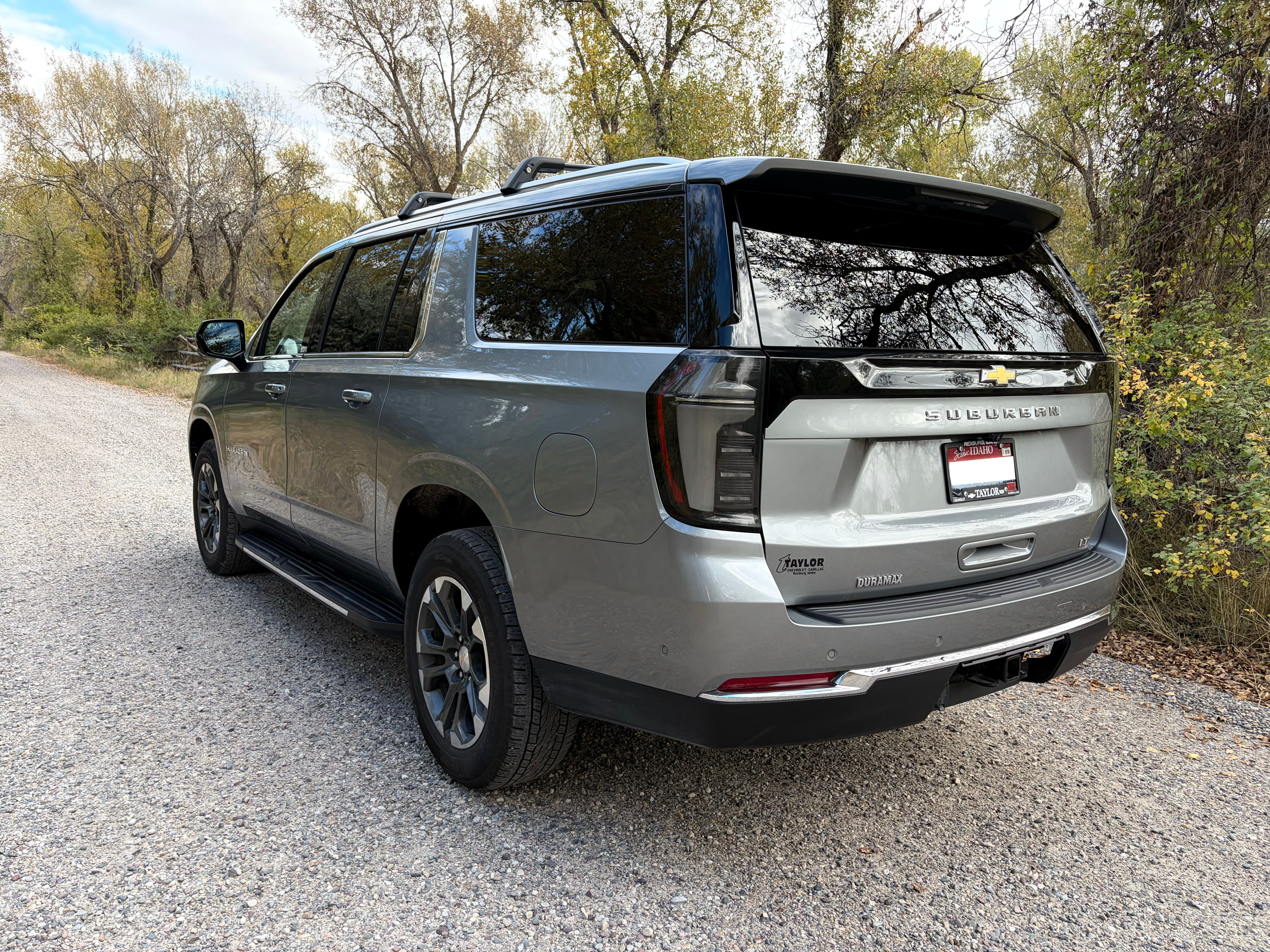 Used 2025 Chevrolet Suburban LT w/ Comfort Package AWD/4WD image 6