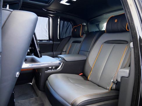 Used 2019 Rolls-Royce Cullinan image 2