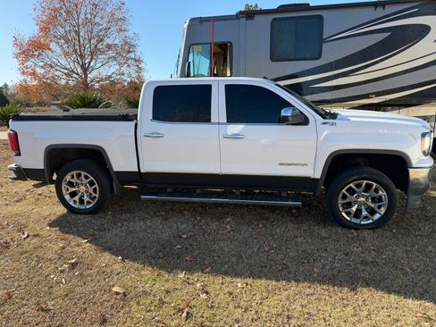Used 2017 GMC Sierra 1500 SLT image 1