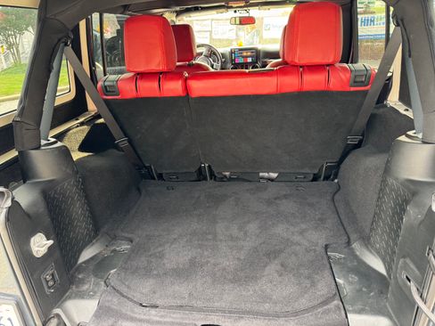 Used 2018 Jeep Wrangler Unlimited Sport S AWD/4WD image 30