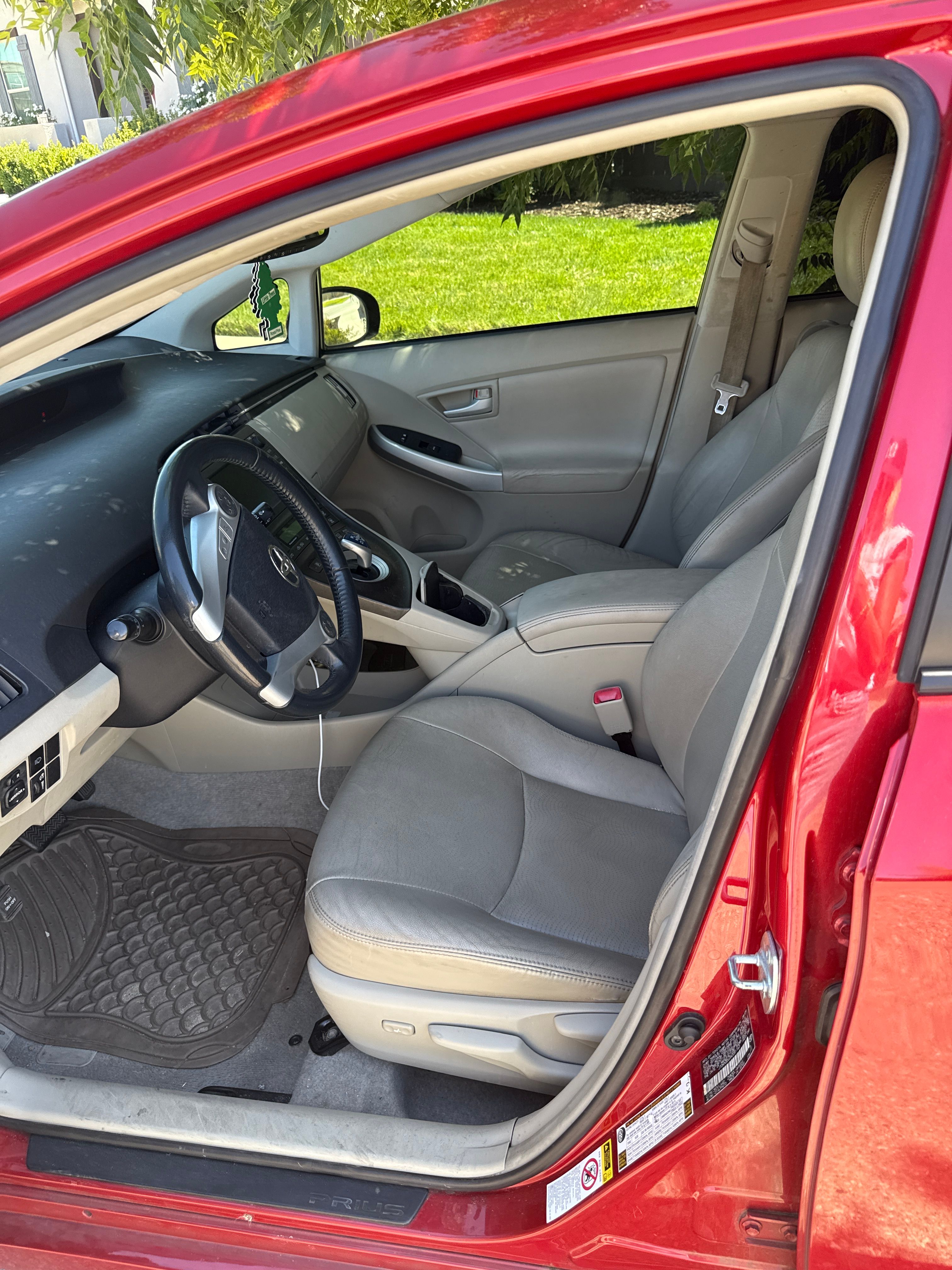 Used 2010 Toyota Prius Five w/ Navigation Pkg FWD image 4