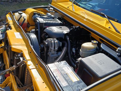 Used 2003 HUMMER H2 w/ Preferred Equipment Group image 16