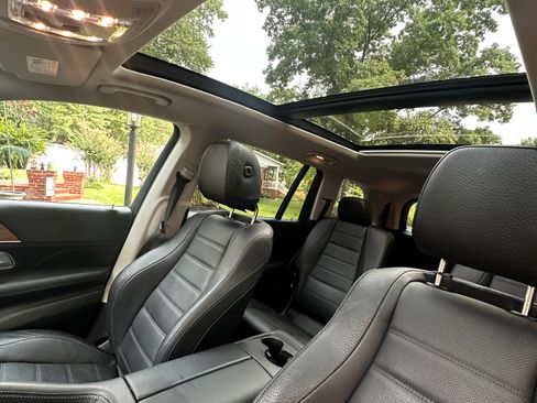 Used 2022 Mercedes-Benz GLS 450 4MATIC image 13