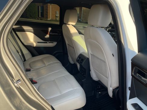 Used 2018 Jaguar F-PACE Prestige image 8
