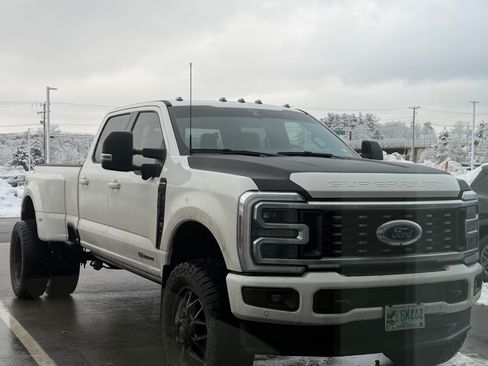 Used 2025 Ford F350 Platinum w/ FX4 Off-Road Package image 1
