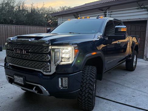 Used 2020 GMC Sierra 2500 Denali w/ Denali Ultimate Package image 2