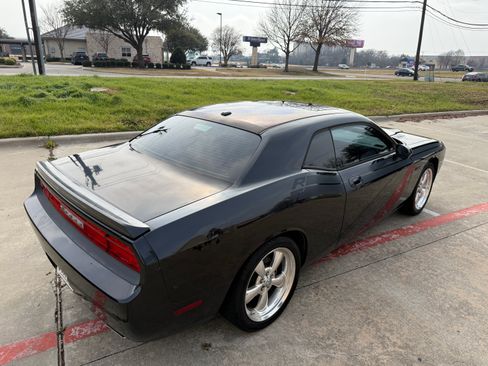 Used 2010 Dodge Challenger R/T image 10