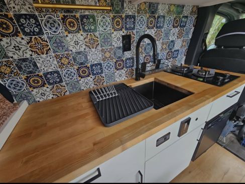 Used 2018 Mercedes-Benz Sprinter 2500 image 6