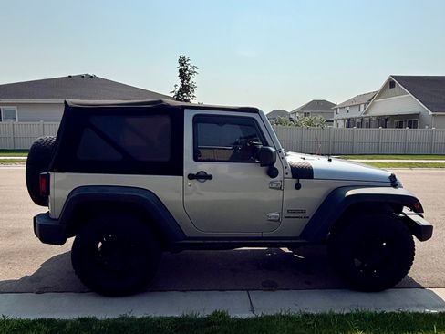 Used 2015 Jeep Wrangler Sport AWD/4WD image 5