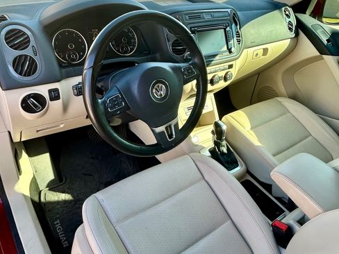 Used 2014 Volkswagen Tiguan SE image 13
