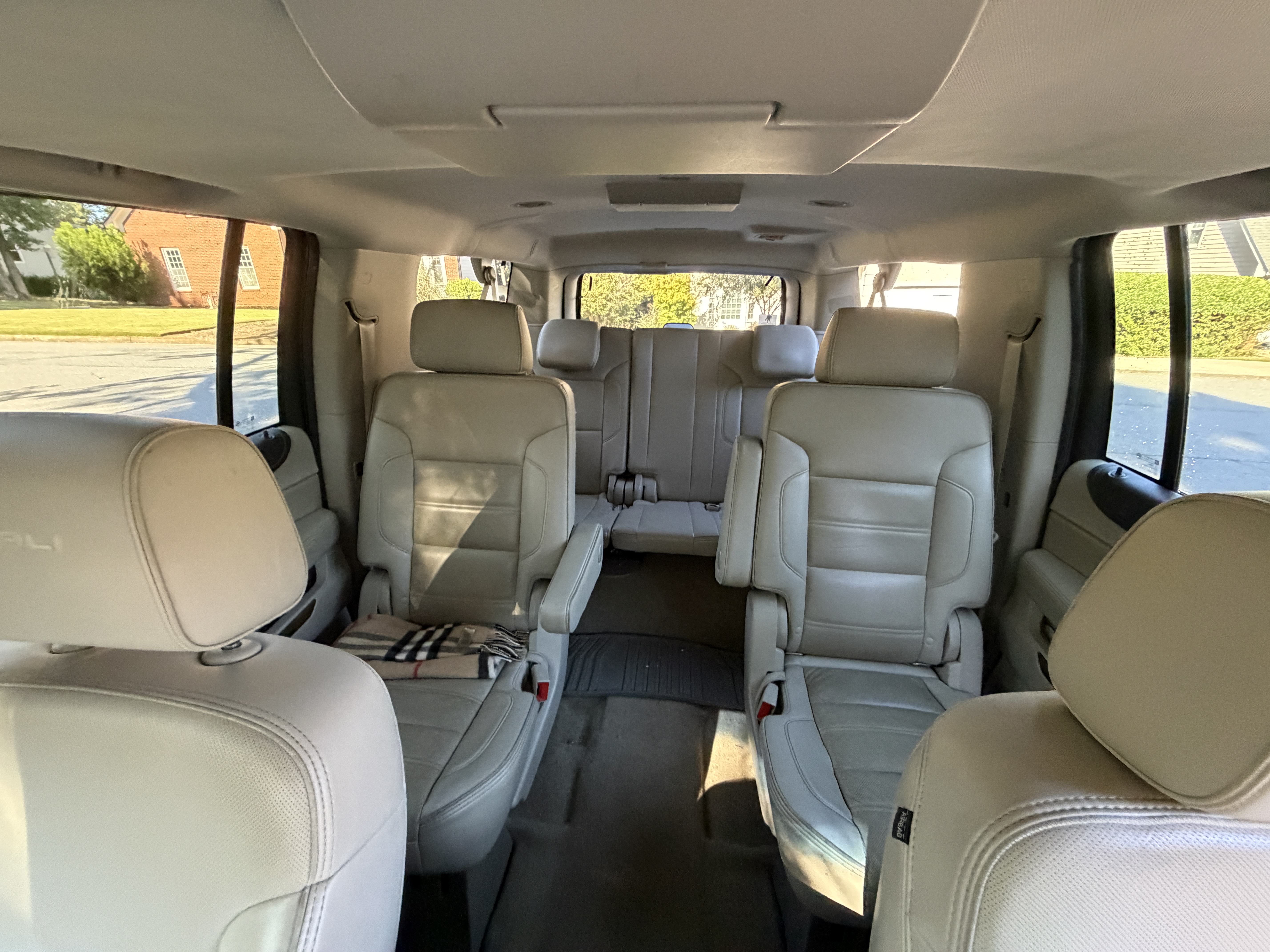 Used 2016 GMC Yukon XL Denali w/ Open Road Package AWD/4WD image 15