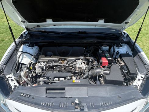 Used 2020 Toyota Camry SE FWD image 16