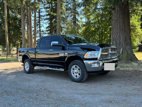 Used 2015 RAM 2500 Laramie w/ Convenience Group AWD/4WD image 2