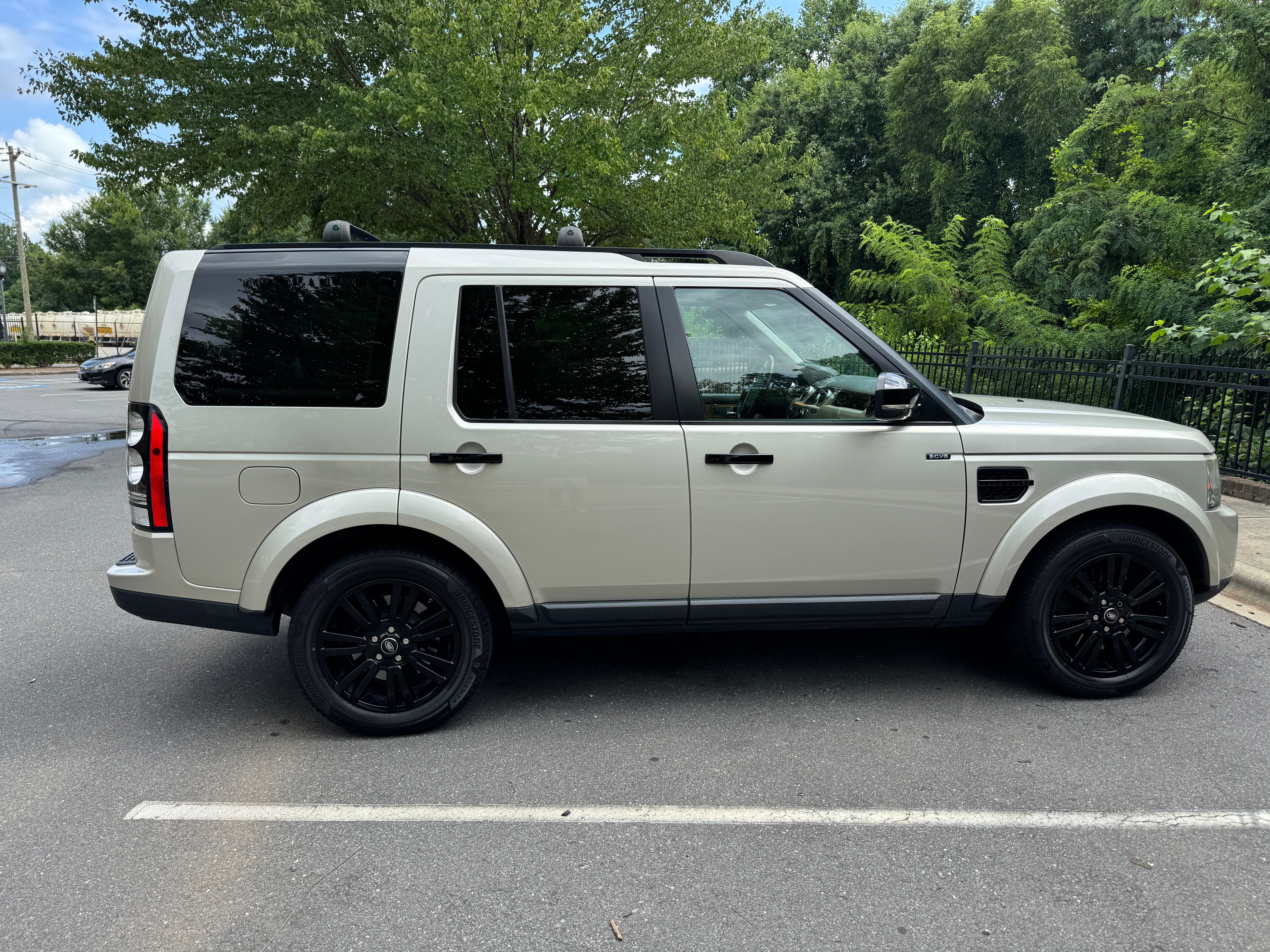 Used 2014 Land Rover LR4 HSE LUX AWD/4WD image 5
