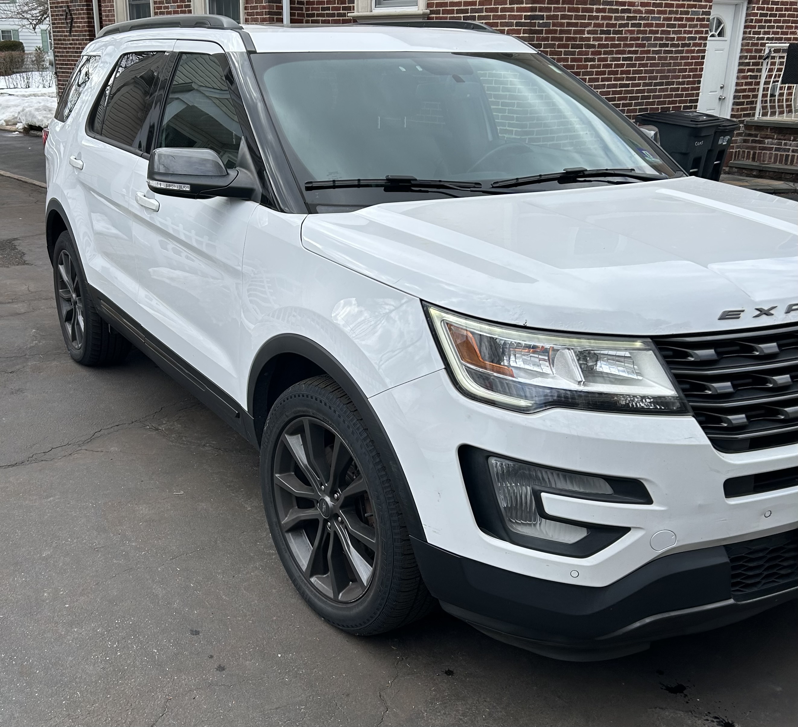 Used 2017 Ford Explorer XLT w/ Equipment Group 202A AWD/4WD image 5