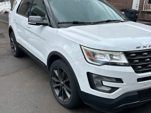 Used 2017 Ford Explorer XLT w/ Equipment Group 202A image 5