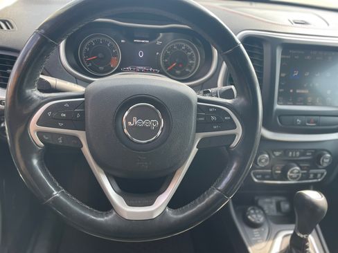 Used 2015 Jeep Cherokee Trailhawk w/ Comfort/Convenience Group AWD/4WD image 18