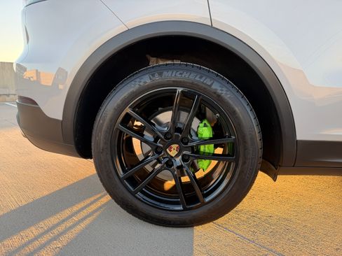 Used 2021 Porsche Cayenne Sport Utility 4D image 15