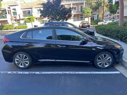 Used 2018 Hyundai Ioniq Limited image 2