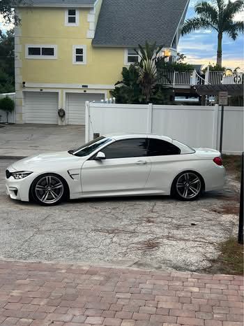 Used 2016 BMW M4 Convertible RWD image 10