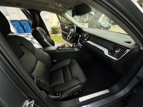 Used 2021 Volvo V60 T5 Cross Country w/ Climate Package image 9