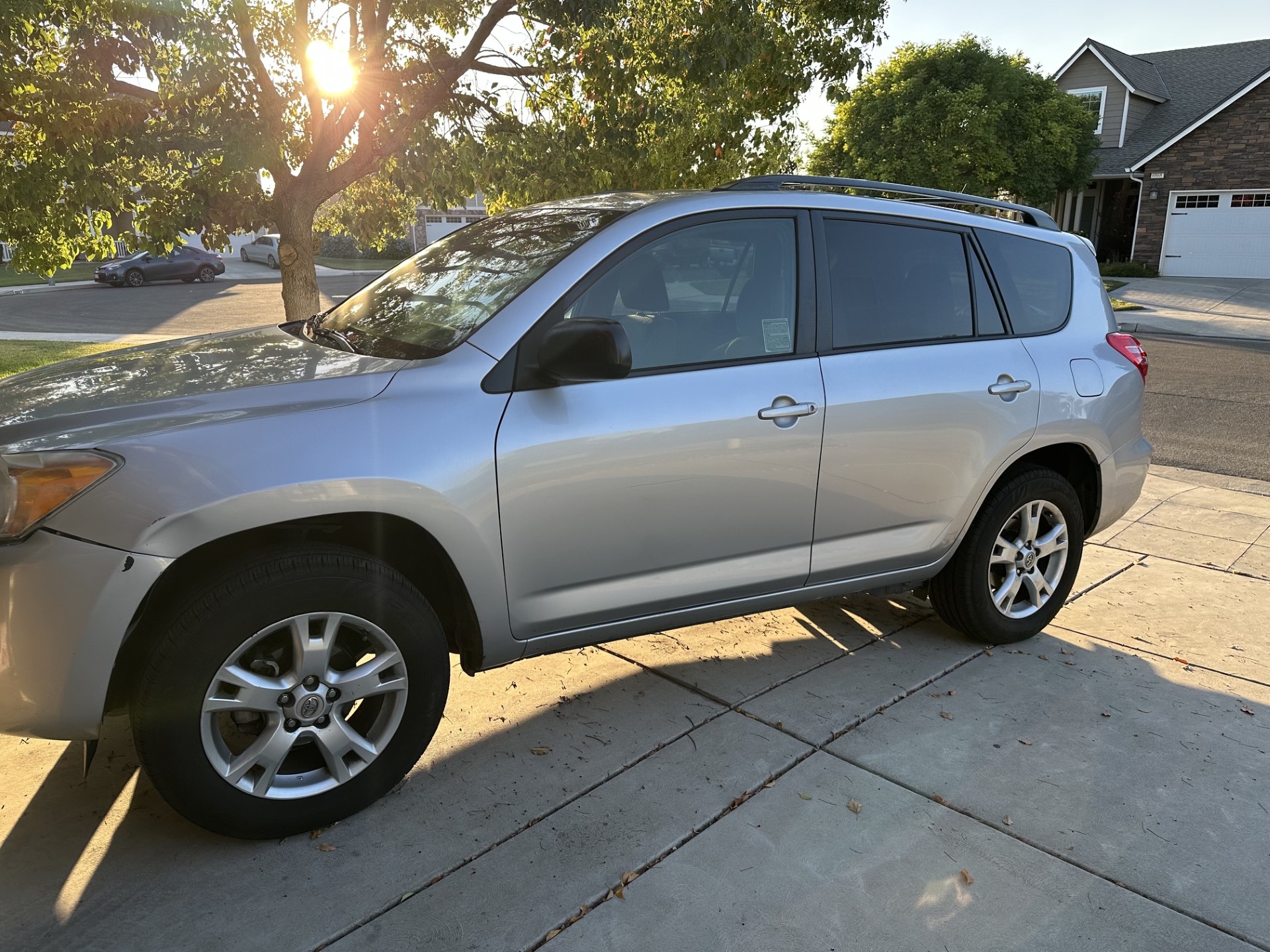 Used 2012 Toyota RAV4 FWD w/ Upgrade Value Pkg image 1