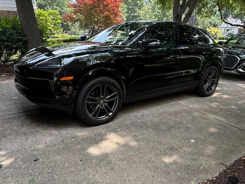 Used 2020 Porsche Cayenne AWD/4WD image 1