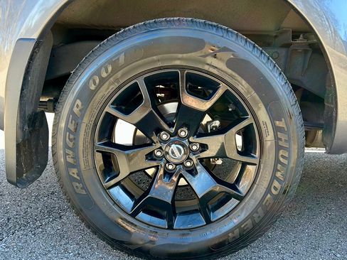 Used 2021 Nissan Frontier SV w/ Midnight Edition Floor Mats image 11