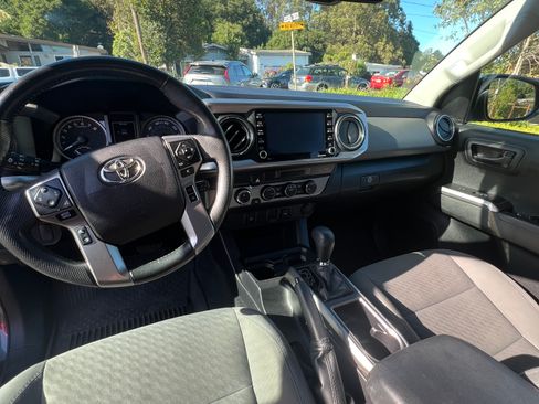 Used 2022 Toyota Tacoma SR5 w/ Black Out Package (TMS) AWD/4WD image 8