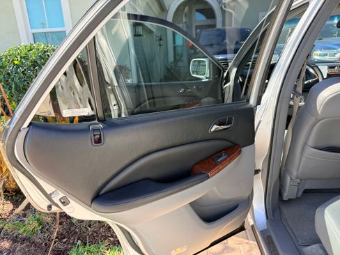 Used 2005 Acura MDX Touring image 8