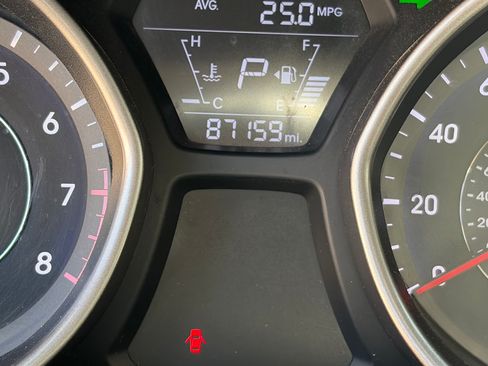 Used 2015 Hyundai Elantra SE FWD image 1