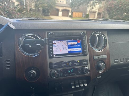 Used 2011 Ford F250 Lariat w/ Lariat Ultimate Pkg image 22